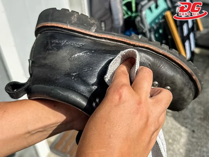 Kiểm tra độ an toàn của dung dịch trên bề mặt da