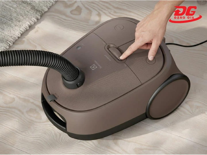 Bật máy và lựa chọn chế độ hút phù hợp