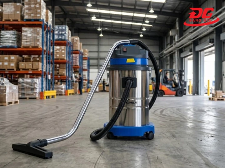 Máy hút bụi công nghiệp Kumisai KMS 30A có thiết kế nhỏ gọn, thùng chứa inox 30 lít