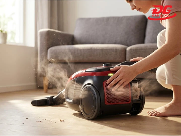 Máy hút bụi Electrolux ấm lên khi hoạt động do động cơ sinh nhiệt trong quá trình vận hành.