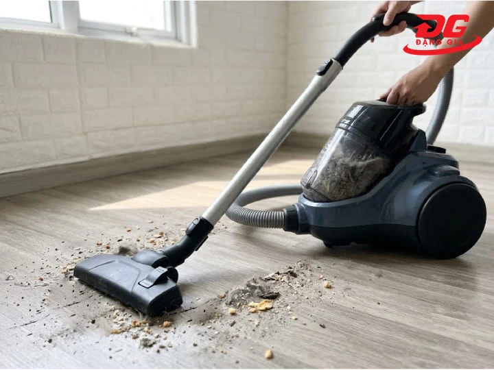 Máy hút bụi Electrolux giảm lực hút do hộp bụi đầy, bộ lọc bẩn hoặc ống hút bị tắc nghẽn