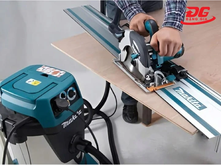 Model Makita VC3210LX1