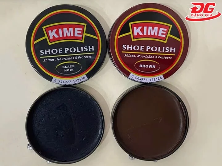 Hộp xi đánh giày Kime thiết kế tròn nhỏ gọn với chất sáp mịn màng, dễ sử dụng tại nhà