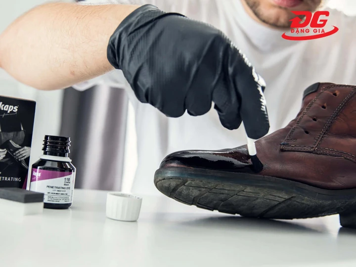 Thử ở phần lưỡi gà để nhuộm màu da lộn