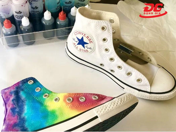Chuẩn bị trước khi nhuộm giày sneaker