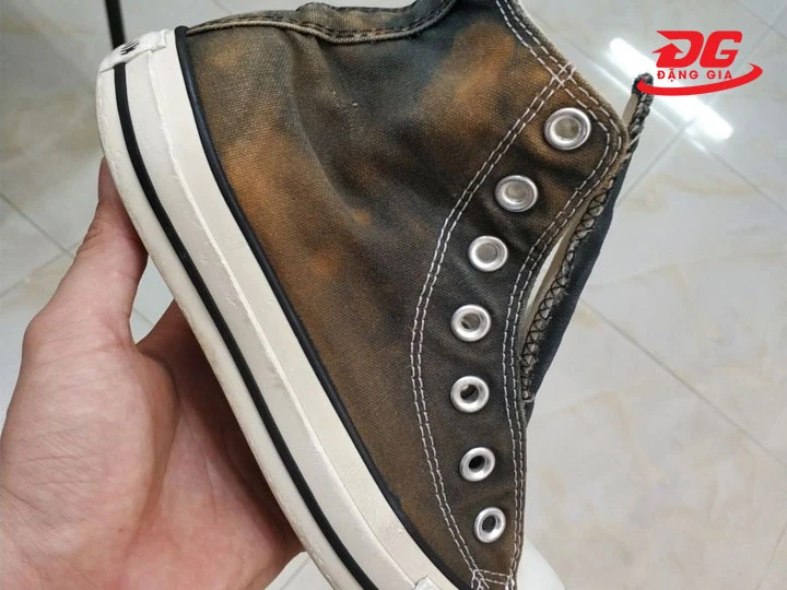 Nhuộm giày sneaker nhanh phai