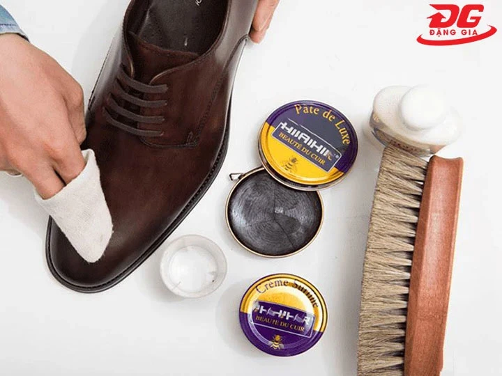 Nguyên liệu xi đánh giày Saphir an toàn