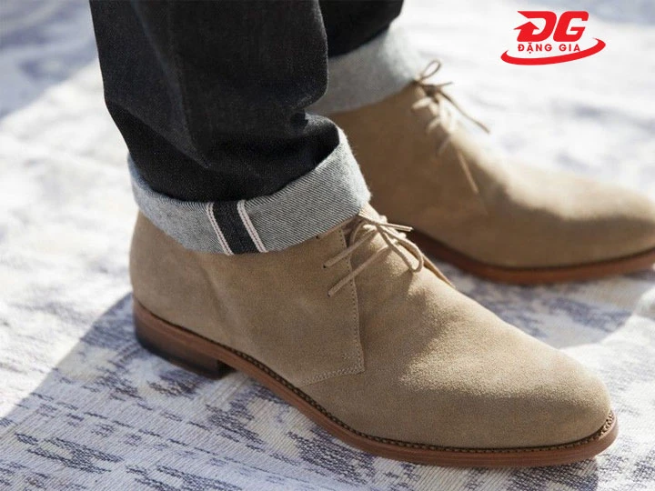 Nhuộm giày da lộn ở nơi khô thoáng