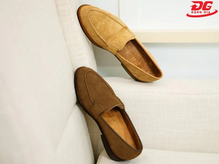 Nhuộm màu da lộn tăng tính thẩm mỹ cho giày