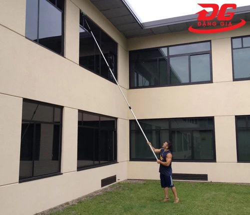 cây lau kính nối dài 4m5 3 khớp vặn