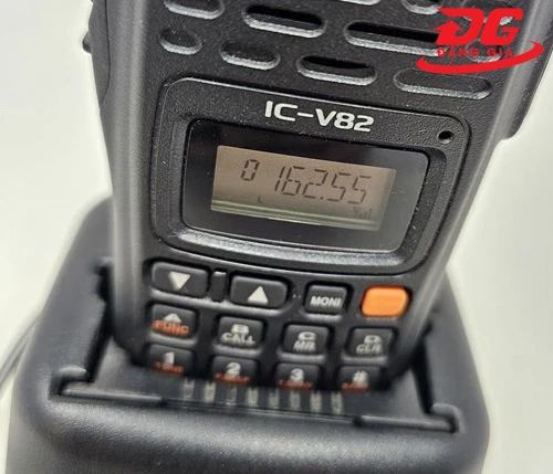 bộ đàm liên lạc cầm tay Icom IC-V82