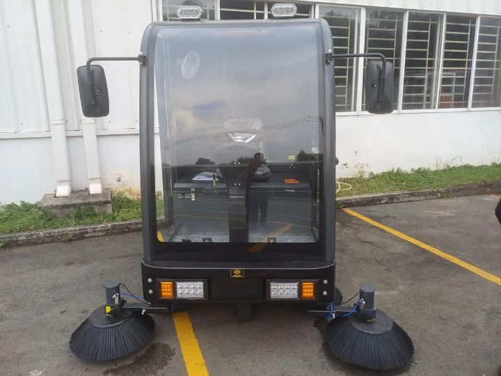 Giao hoàn tất xe quét rác ngồi lái Kumisai KMS S13 cho nhà xưởng Đông Yang 4