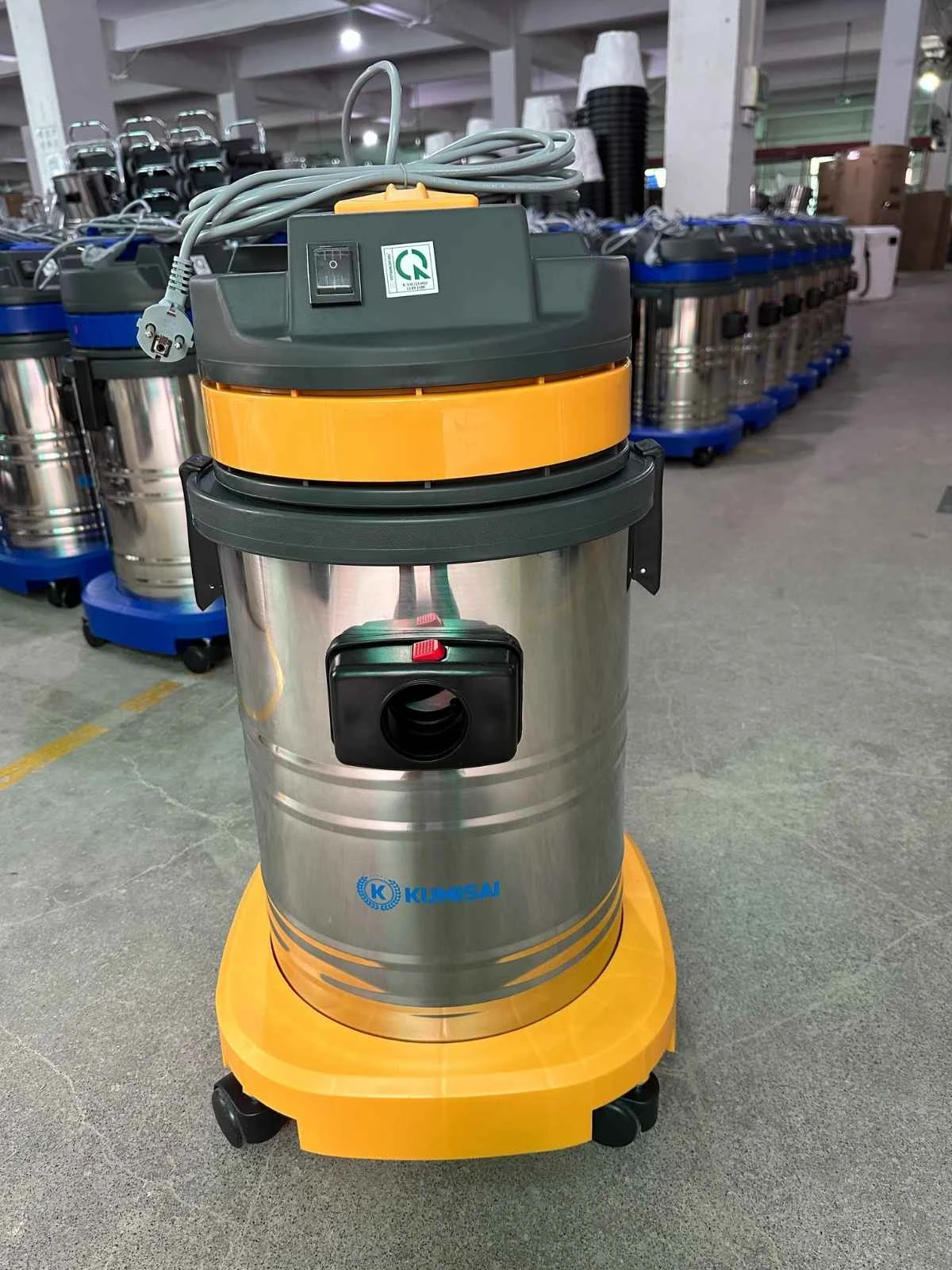 Giao thành công máy hút bụi Kumisai KMS 30L cho Công ty TNHH Long Hòa 2