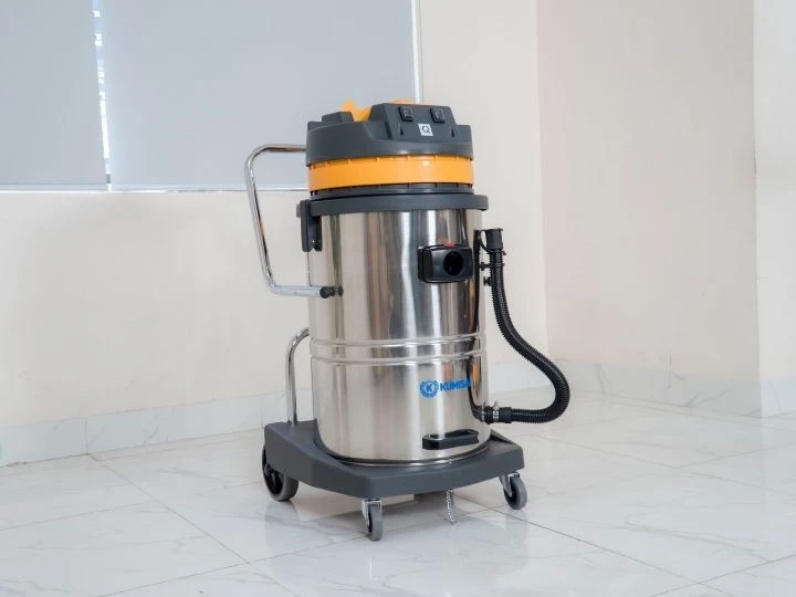 Đặng Gia hoàn tất bàn giao máy hút bụi Kumisai KMS 70L tới Nhà máy Nhựa Hòa Lạc