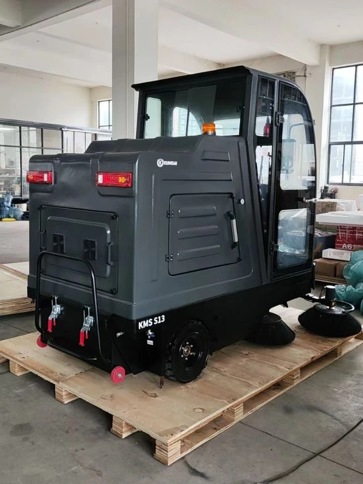 Giao hoàn tất xe quét rác ngồi lái Kumisai KMS S13 cho nhà xưởng Đông Yang 2