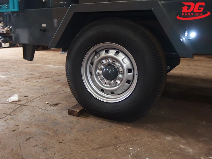 bánh xe máy nén khí Airman PDS390S