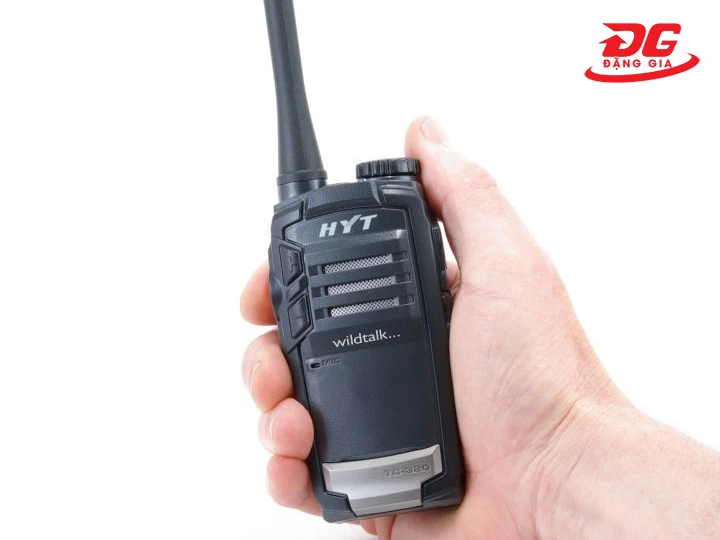 Bật/tắt bằng núm điều khiển Power bộ đàm HYT