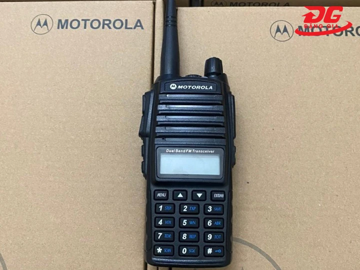 Bộ đàm 15W Motorola GP818 cầm tay