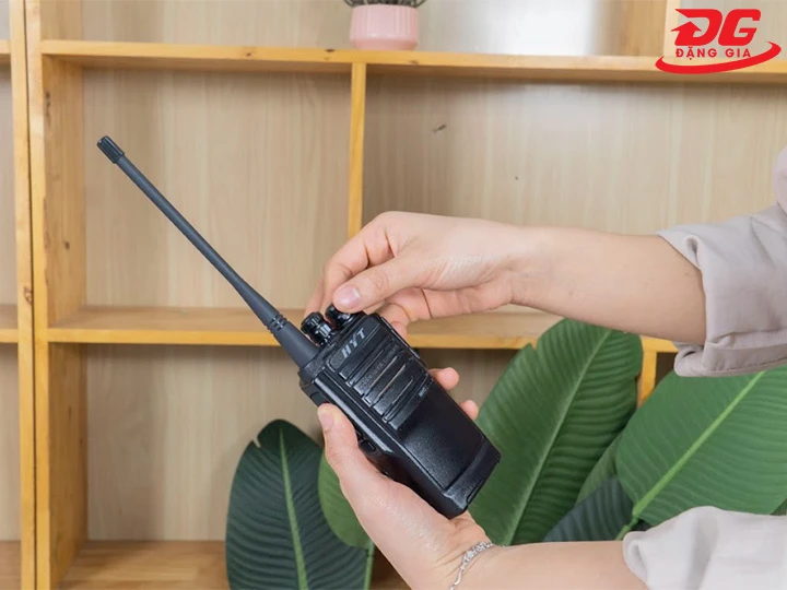 Bộ đàm bị Rè, Mất tiếng, Khó nghe: Nguyên nhân & Cách sửa