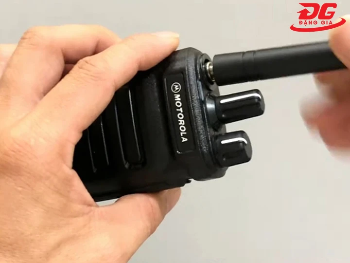 Cách lắp anten bộ đàm