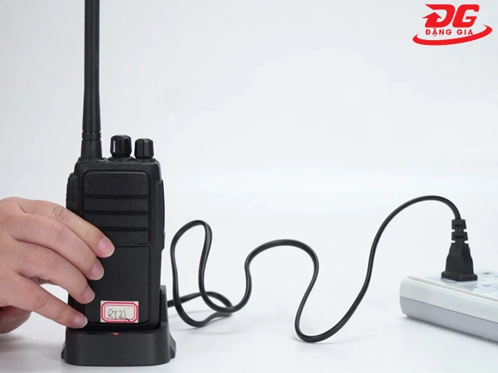 Cách sạc pin bộ đàm