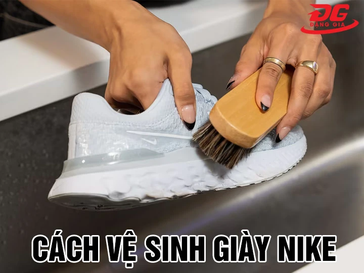 Cách vệ sinh giày Nike da thật không lo bong tróc