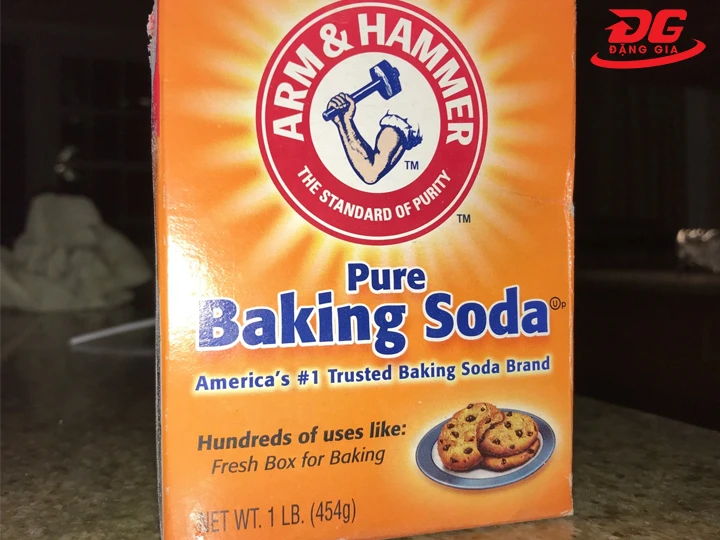 Vệ sinh giày sneaker bằng bakingsoda