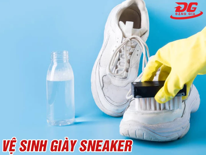 Hướng Dẫn Cách Vệ Sinh Giày Sneaker Trắng Sáng Như Mới