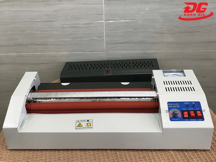 lắp ráp sau khi vệ sinh máy ép plastic