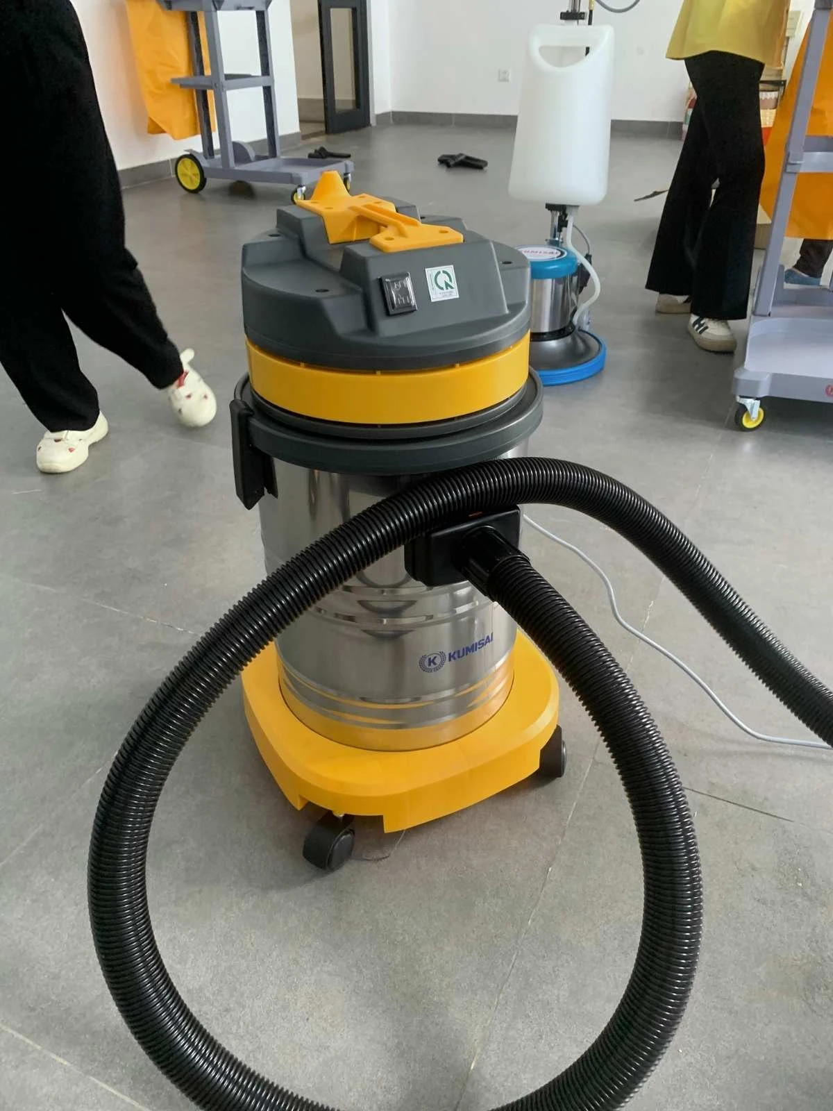 Giao thành công máy hút bụi Kumisai KMS 30L cho Công ty TNHH Long Hòa 5