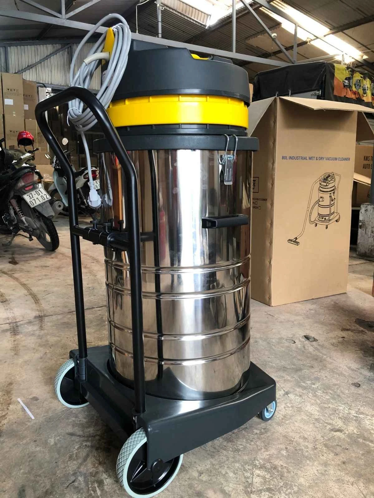 Đặng Gia hoàn tất bàn giao máy hút bụi Kumisai KMS 70L tới Nhà máy Nhựa Hòa Lạc 4