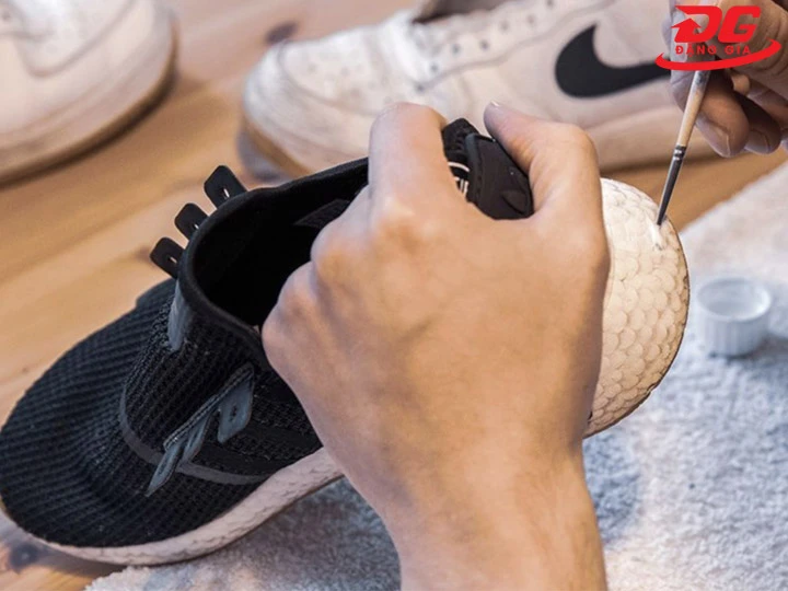Dịch vụ vệ sinh giày tại Hà Nội Authentic Shoes