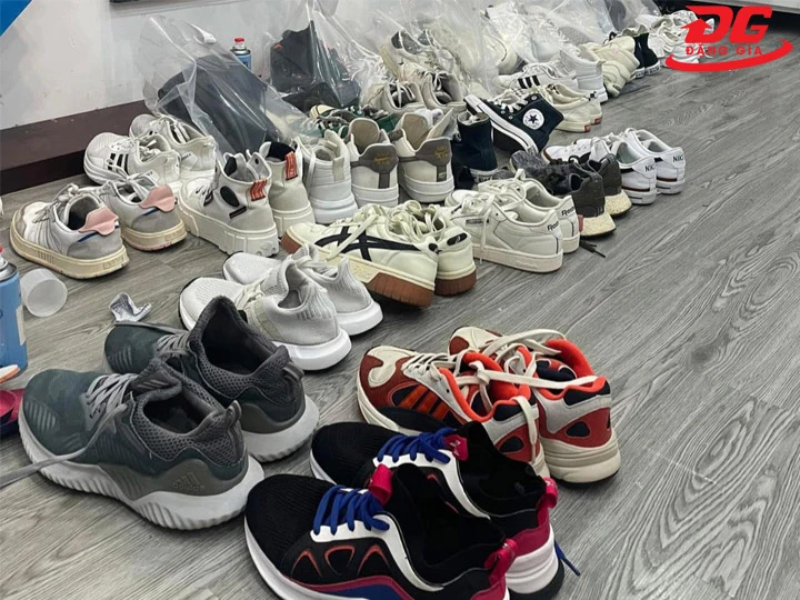 Dịch vụ vệ sinh giày tại Hà Nội Sneaker Care Hà Nội