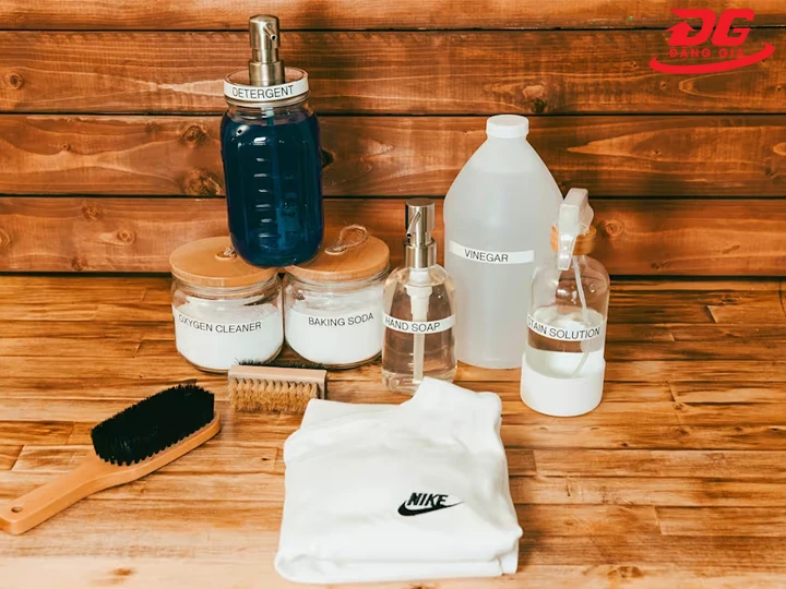 Dung dịch vệ sinh giày Nike