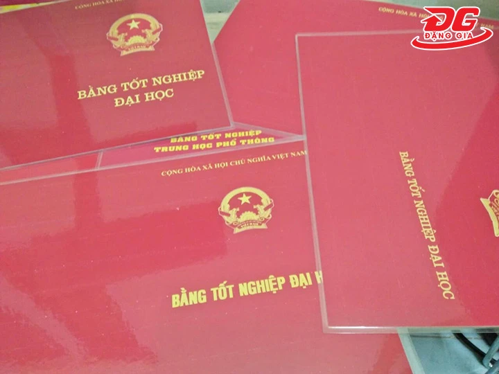 Ép plastic bằng đại học liệu có rắc rối khi chứng thực?