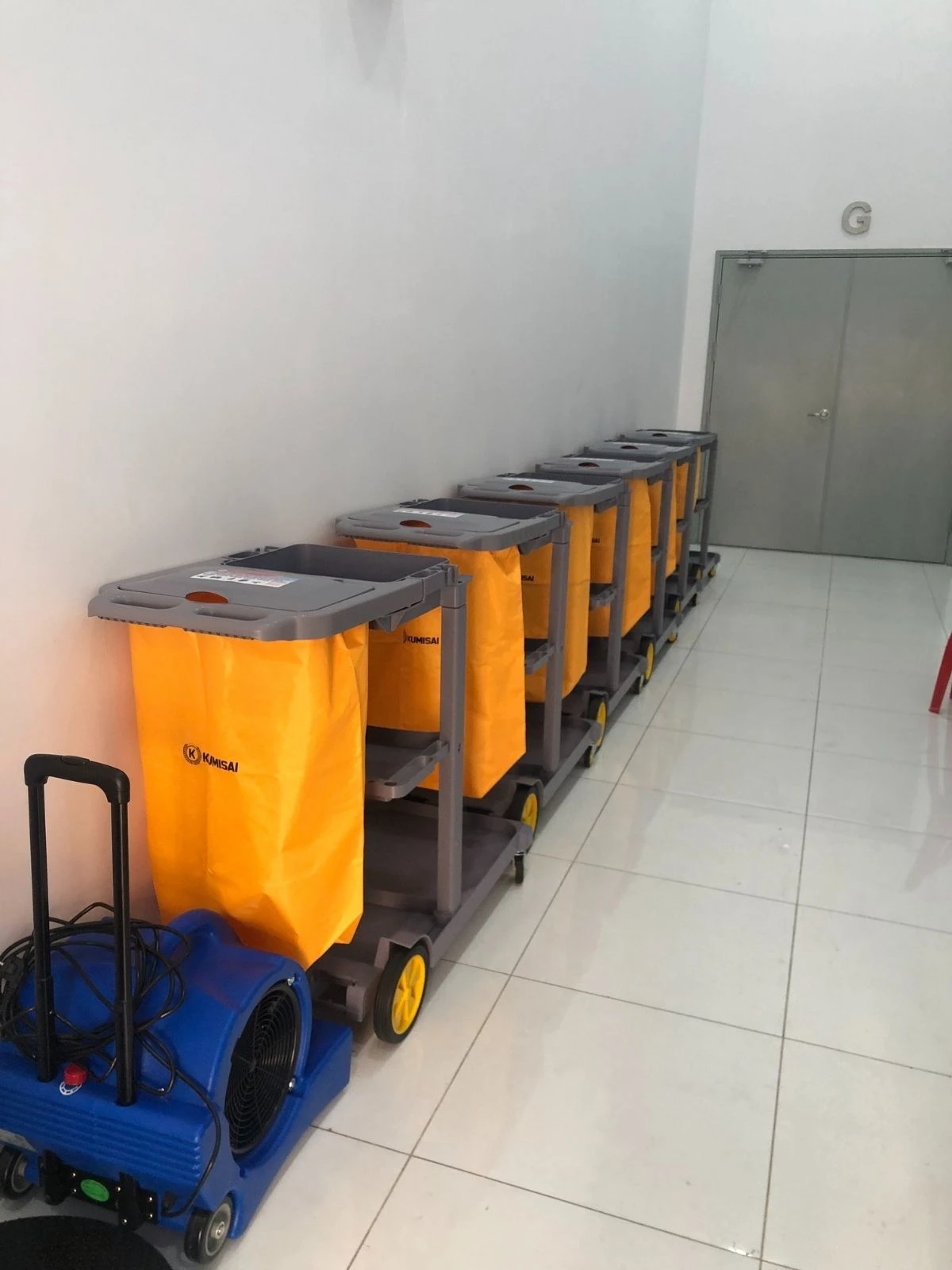 Giao thành công COMBO xe đẩy dọn vệ sinh, máy hút bụi và máy chà sàn cho InterFlex 1