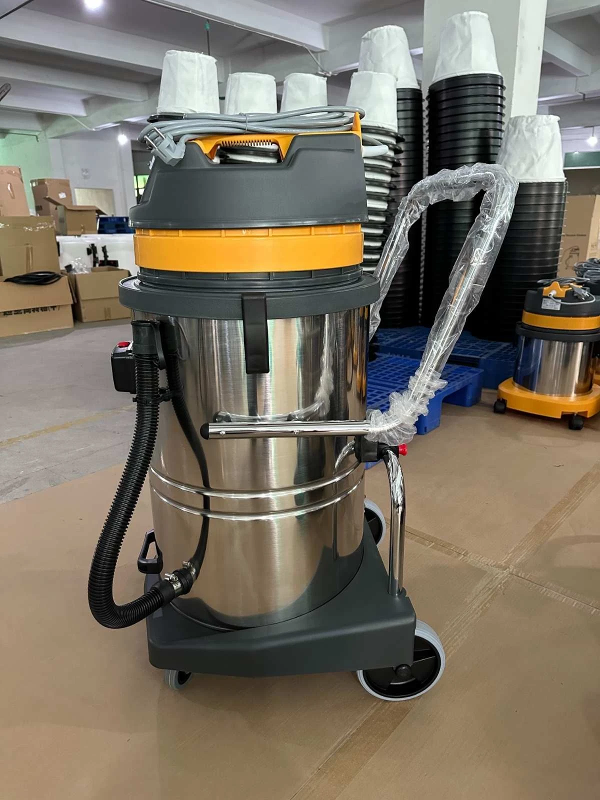 Xuất xưởng máy hút bụi Kumisai KMS 60L cho Công ty Cơ khí Hòa Bình 2