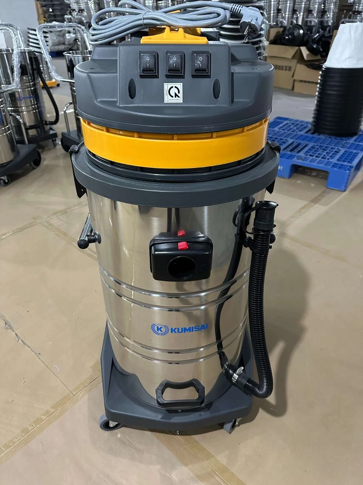 Xuất xưởng máy hút bụi Kumisai KMS 60L cho Công ty Cơ khí Hòa Bình 1