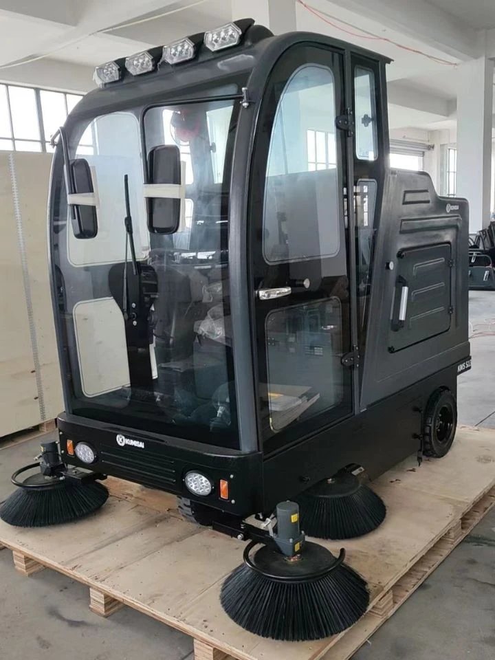 Giao hoàn tất xe quét rác ngồi lái Kumisai KMS S13 cho nhà xưởng Đông Yang 1