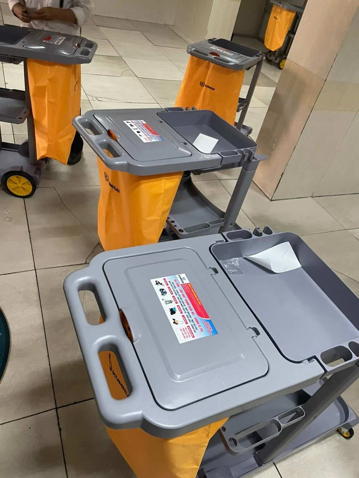 Hoàn tất bàn giao xe đẩy dọn vệ sinh Kumisai tới văn phòng Công ty Long Giang 1