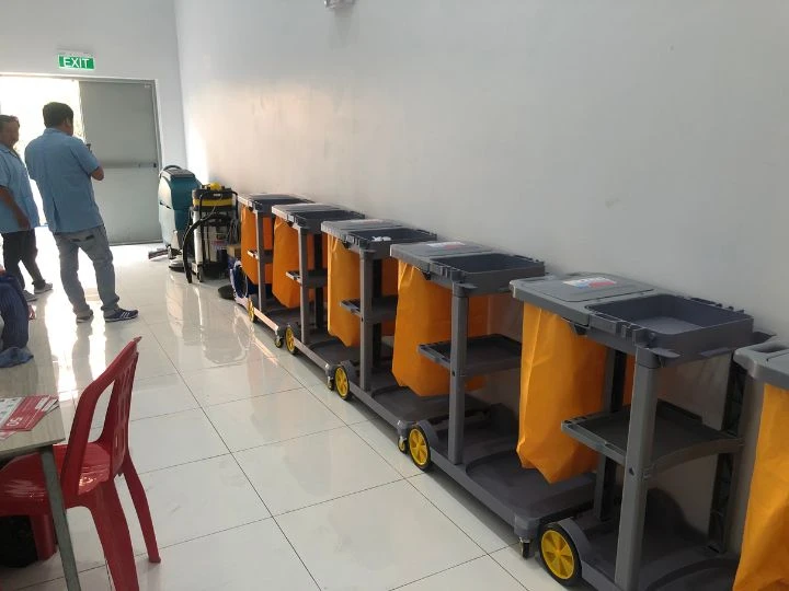 Giao thành công COMBO xe đẩy dọn vệ sinh, máy hút bụi và máy chà sàn cho InterFlex 2