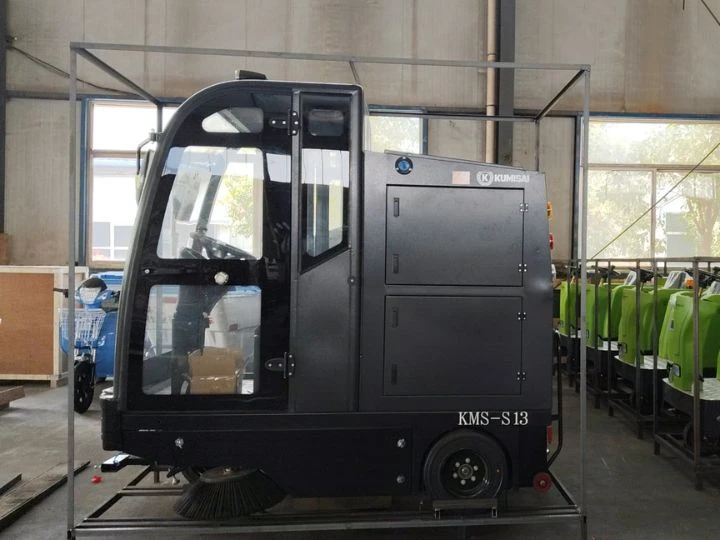 Giao hoàn tất xe quét rác ngồi lái Kumisai KMS S13 cho nhà xưởng Đông Yang 3