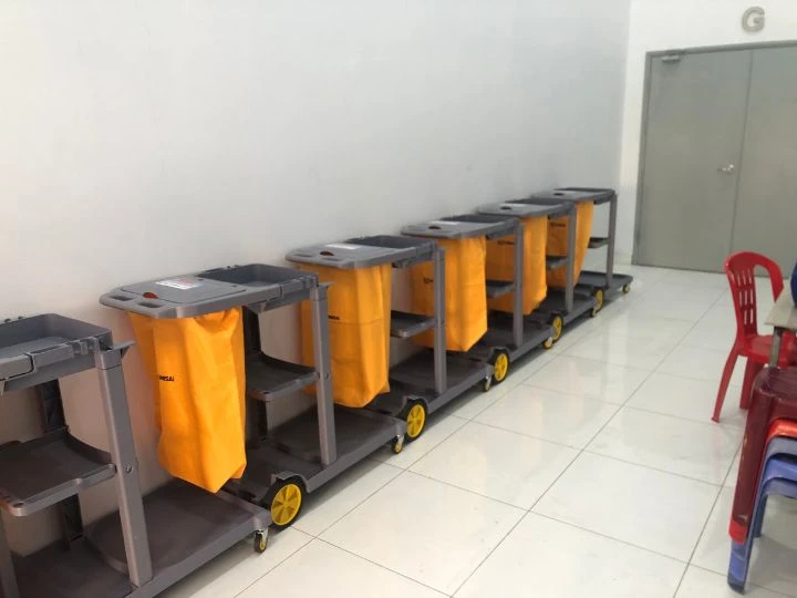 Giao thành công COMBO xe đẩy dọn vệ sinh, máy hút bụi và máy chà sàn cho InterFlex 4