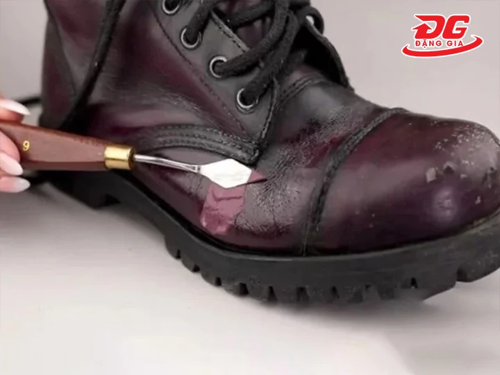 8 Cách xử lý giày da bị tróc, nứt, nổ: Hiệu quả, Tiết kiệm