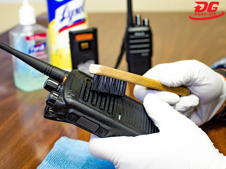 Giữ sạch loa - mic - cổng sạc