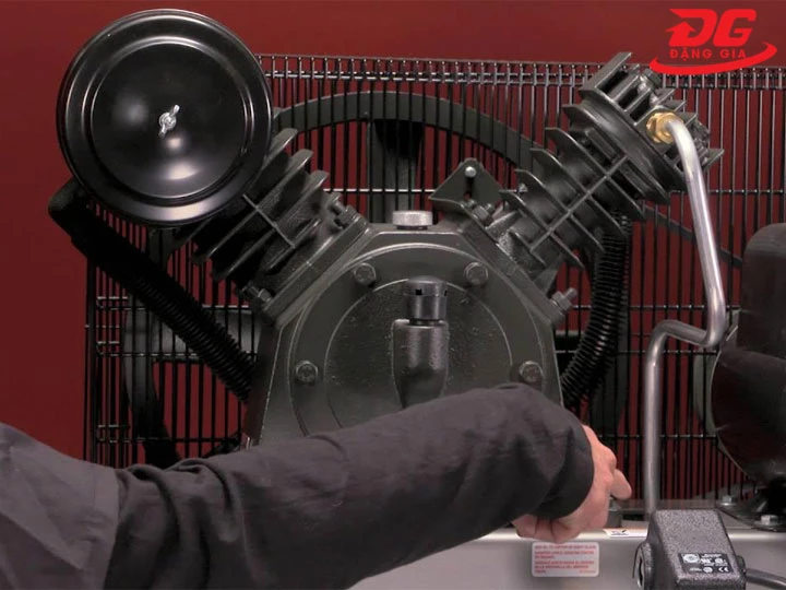 hệ thống điều khiển động cơ máy nén khí