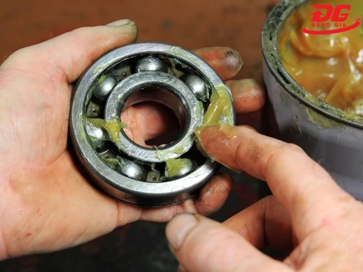 Hướng dẫn sử dùng mỡ bôi trơn đúng chuẩn