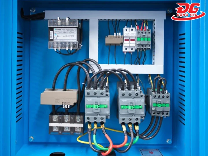 kiểm tra cầu dao của máy nén khí trục vít