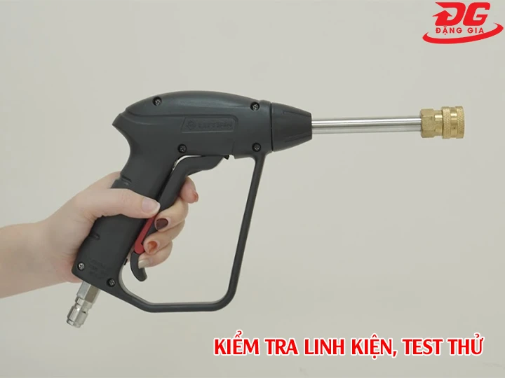 kiểm tra linh kiện và test thử