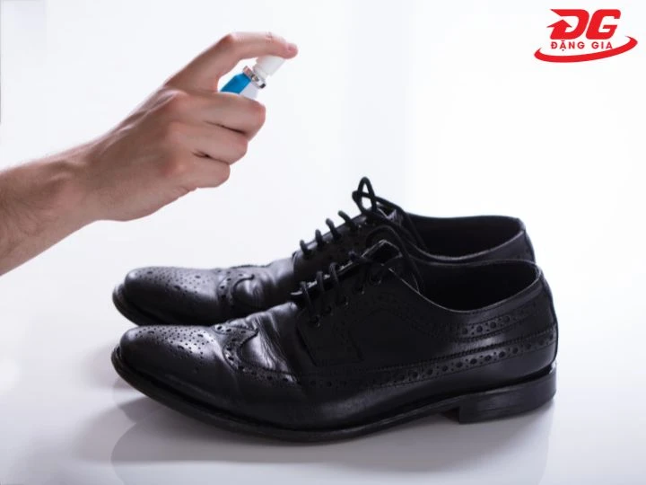 Lưu ý khi vệ sinh giày ở Bình Thạnh